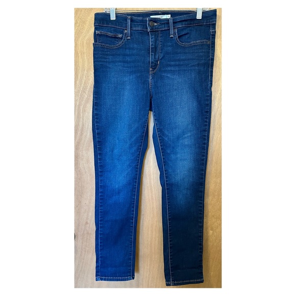 Host Pick❗️Levi's Slimming Skinny Jeans - Picture 2 of 9